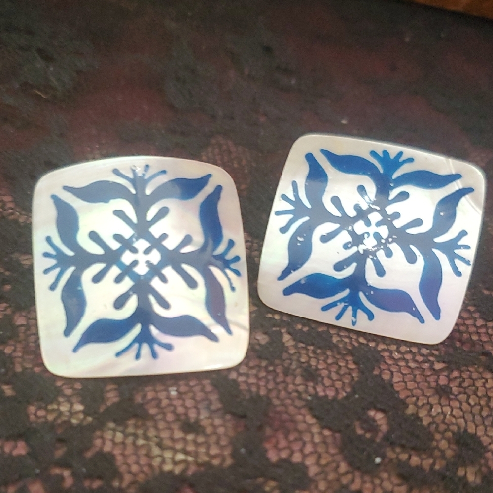Blue and White Mother If Pearl Hawaian Earings DD
